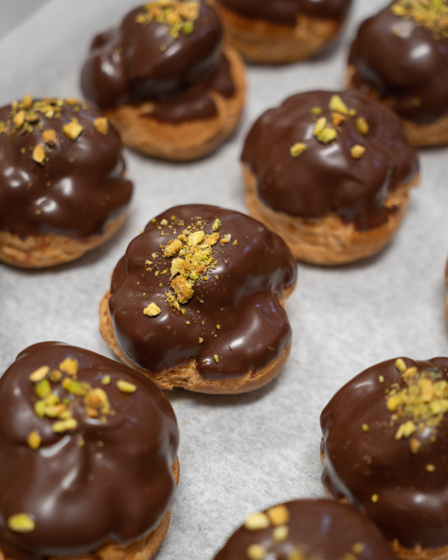 Profiterole: Pistachio Praline